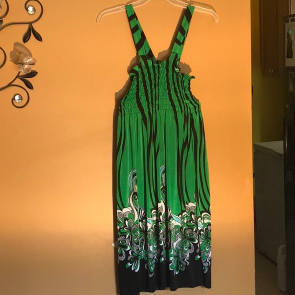Girls colorful dress size 14/16 large like new